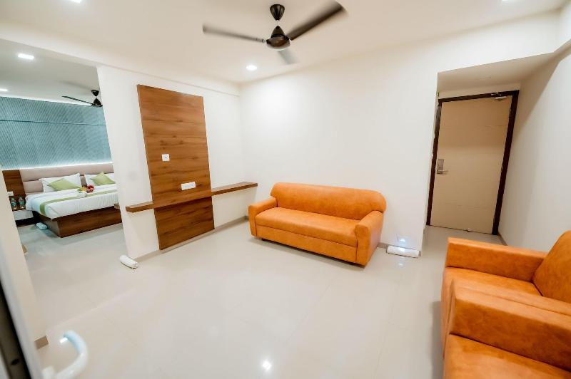 Hotel Heraa International image