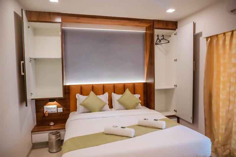 Hotel Heraa International image