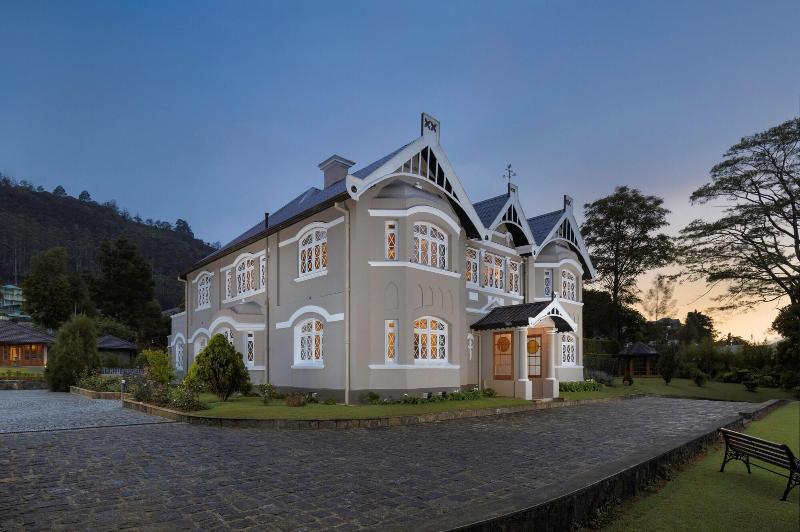 The Bellwood Manor image
