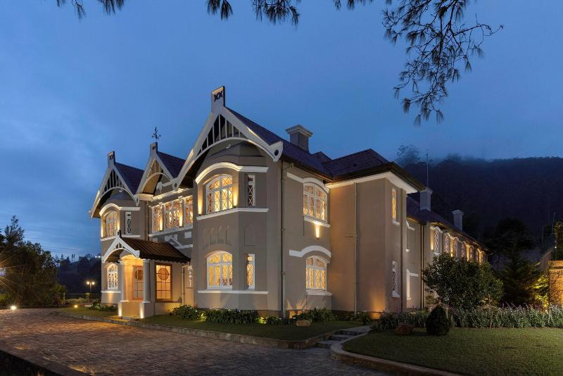 The Bellwood Manor image