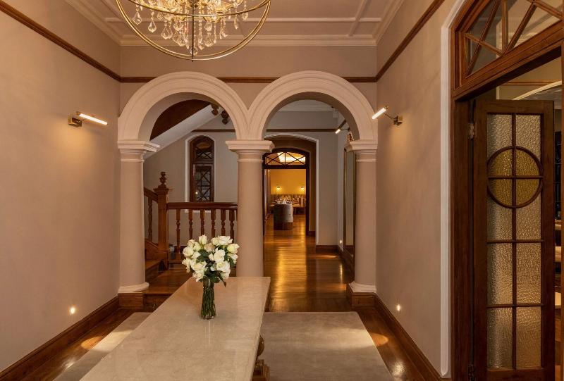 The Bellwood Manor image