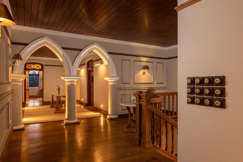 The Bellwood Manor image