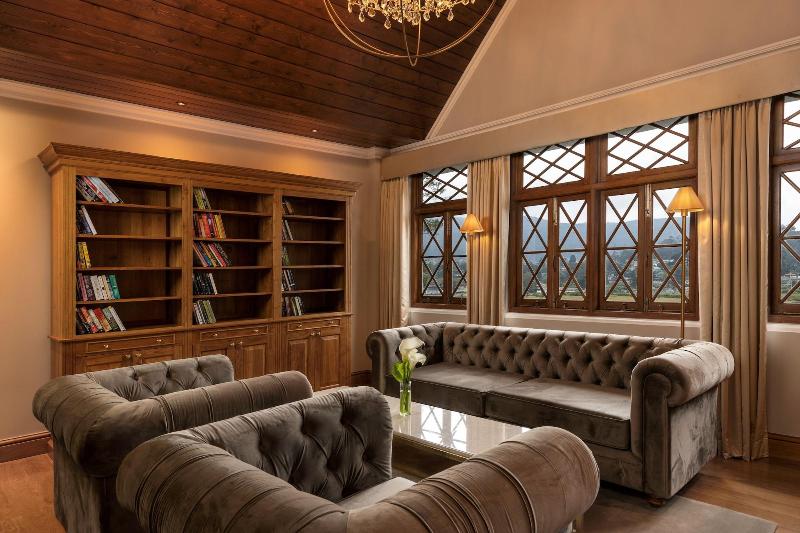 The Bellwood Manor image