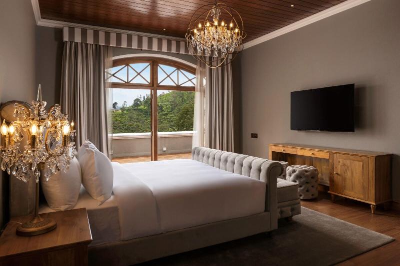 The Bellwood Manor image
