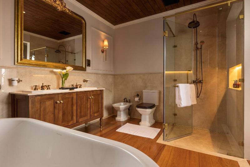 The Bellwood Manor image