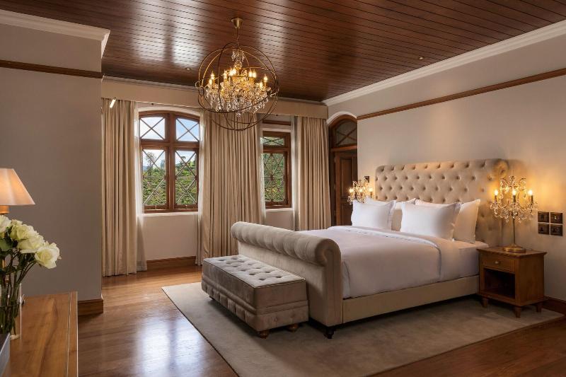 The Bellwood Manor image