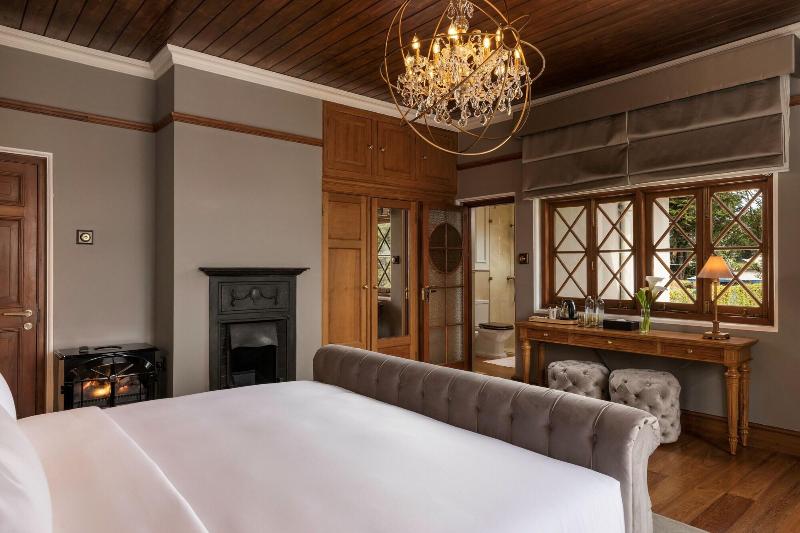 The Bellwood Manor image