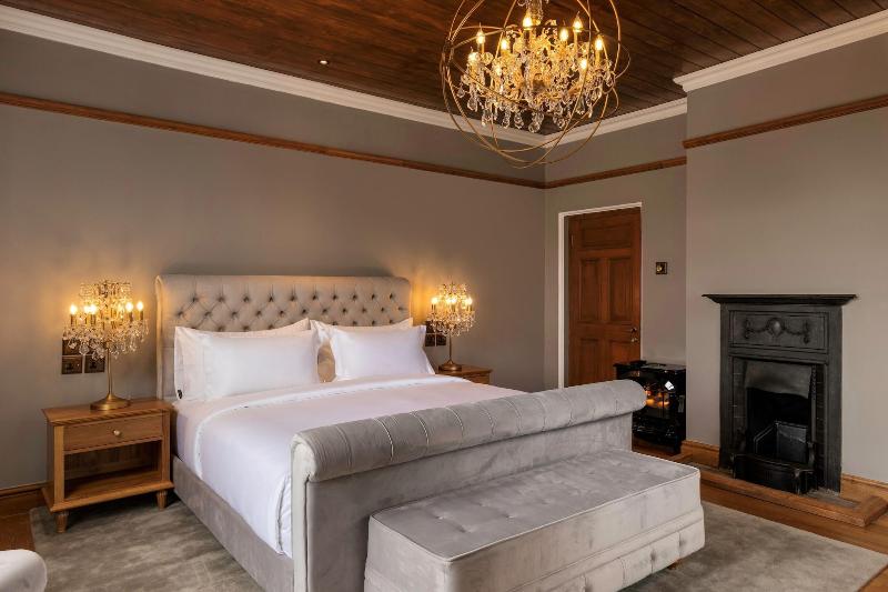 The Bellwood Manor image