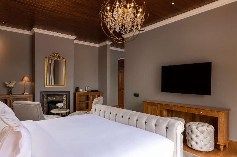 The Bellwood Manor image