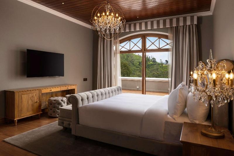 The Bellwood Manor image