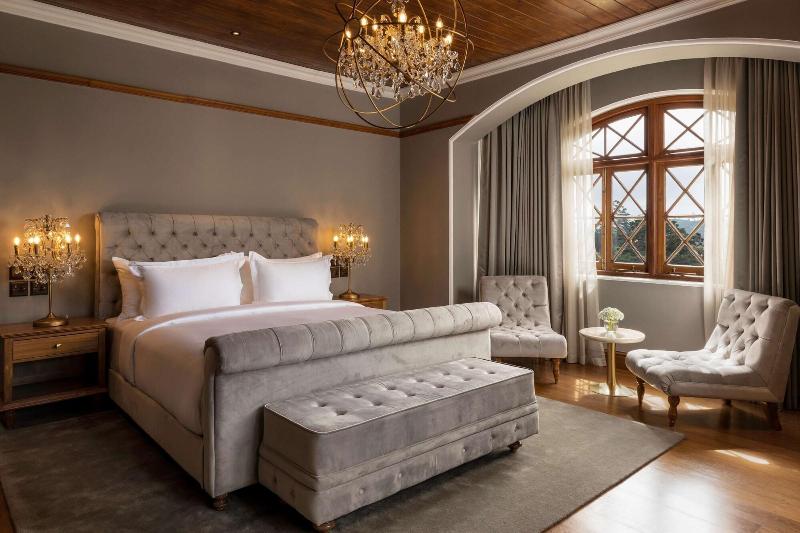 The Bellwood Manor image