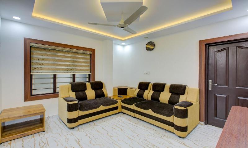 Treebo Trend Love Shore Residency Near Lakeshore H image