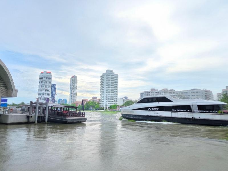 Holiday Inn Express and Suites Bangkok Central Pie image