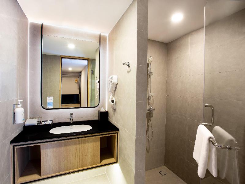 Holiday Inn Express and Suites Bangkok Central Pie image