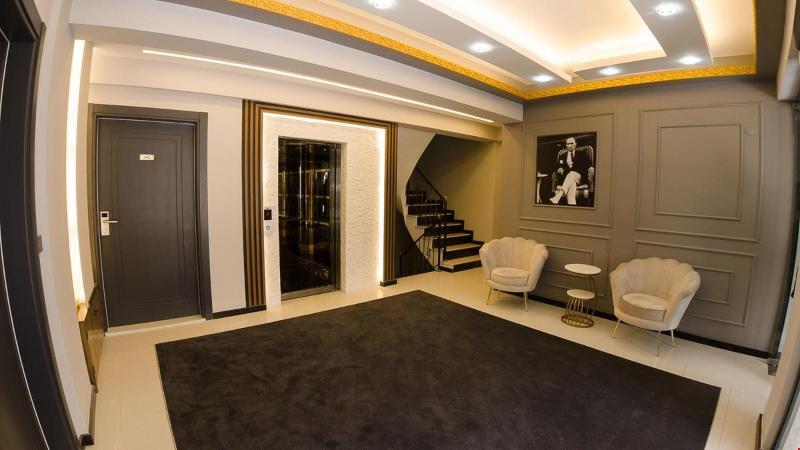 Lobby & Reception