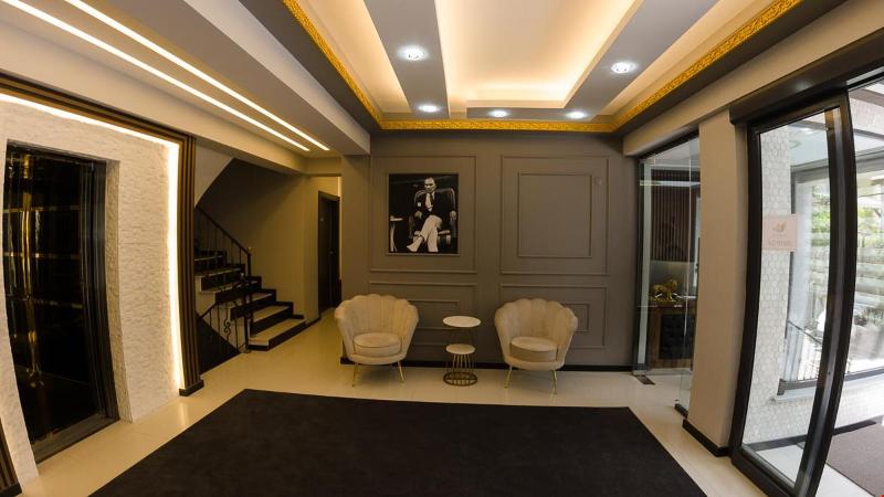 Lobby & Reception