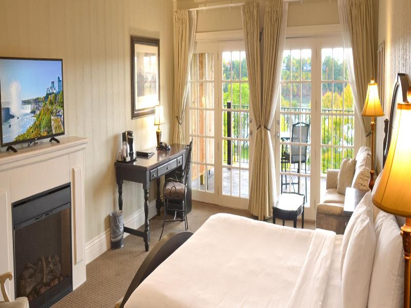 Niagara Crossing Hotel And Spa image