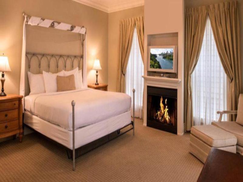 Niagara Crossing Hotel And Spa image