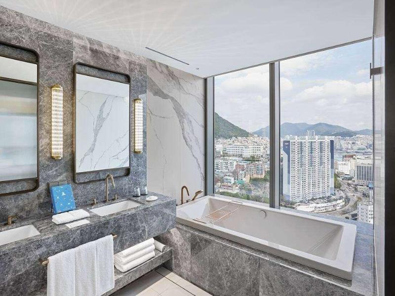 Wyndham Grand Busan Ljin image