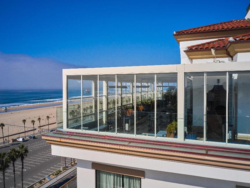 The Waterfront Beach Resort, a Hilton Hotel image