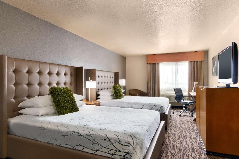 Best Western Plus Peppertree Airport Inn — photo 176