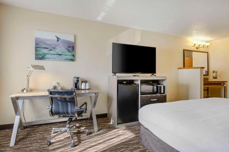 Best Western Plus Peppertree Airport Inn — photo 222
