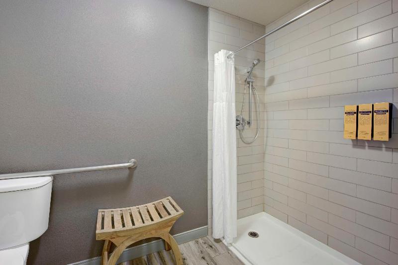 Best Western Plus Peppertree Airport Inn — photo 76