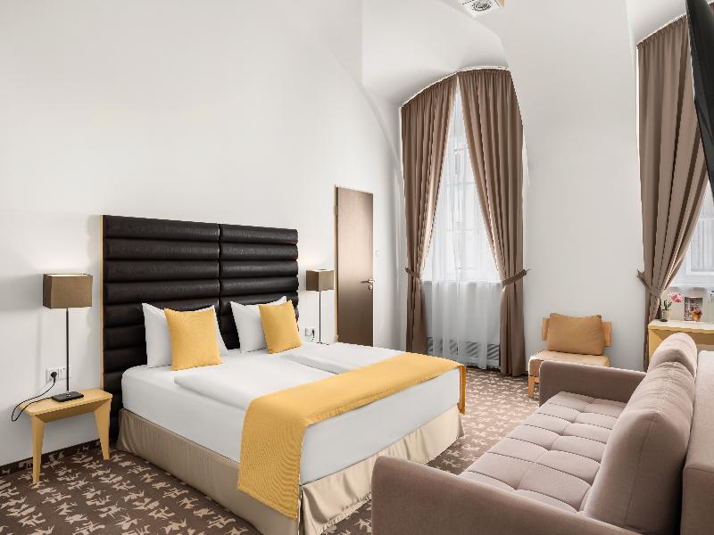 Buda Castle Hotel image