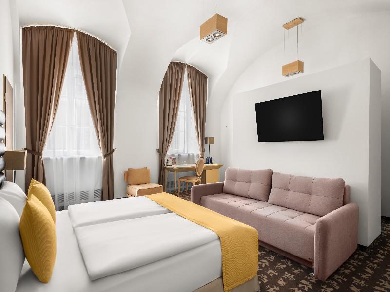 Buda Castle Hotel image
