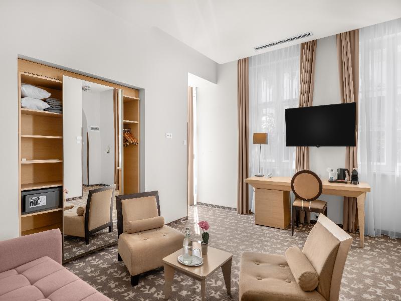 Buda Castle Hotel image