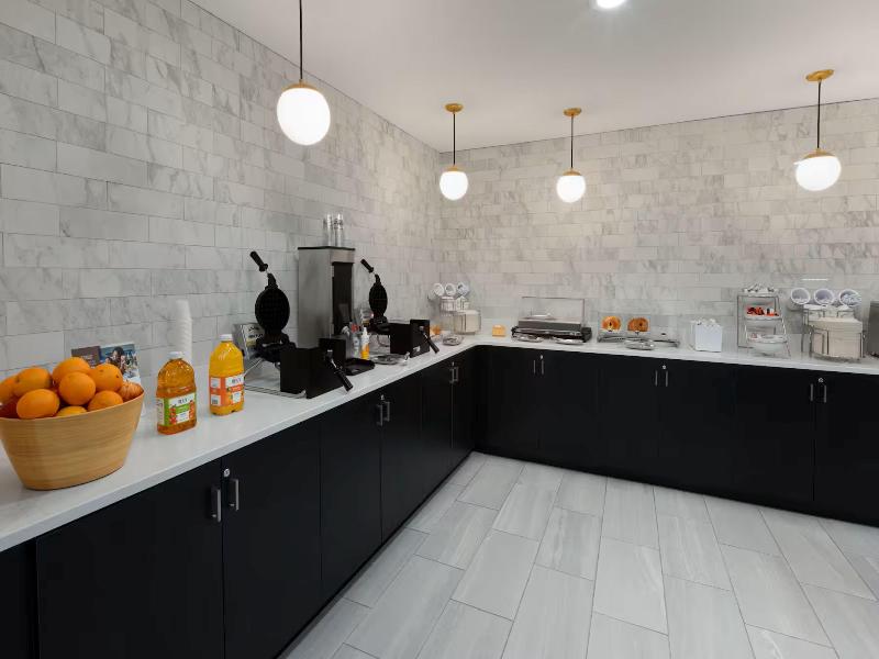 Holiday Inn Exprss & Sts Washington DC Noma by IHG image