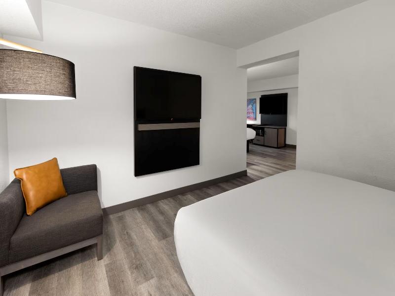 Holiday Inn Exprss & Sts Washington DC Noma by IHG image