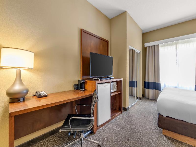 Comfort Suites Airport Boise Airport image