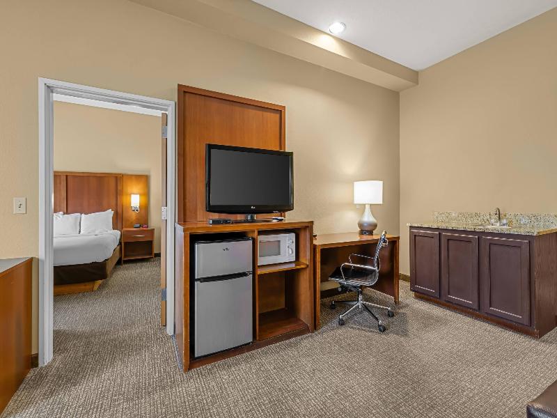 Comfort Suites Airport Boise Airport image