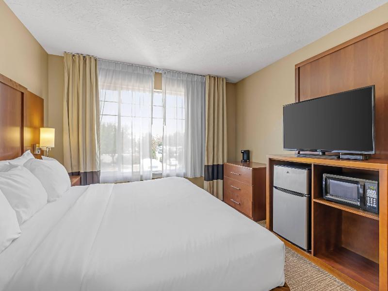 Comfort Suites Airport Boise Airport image