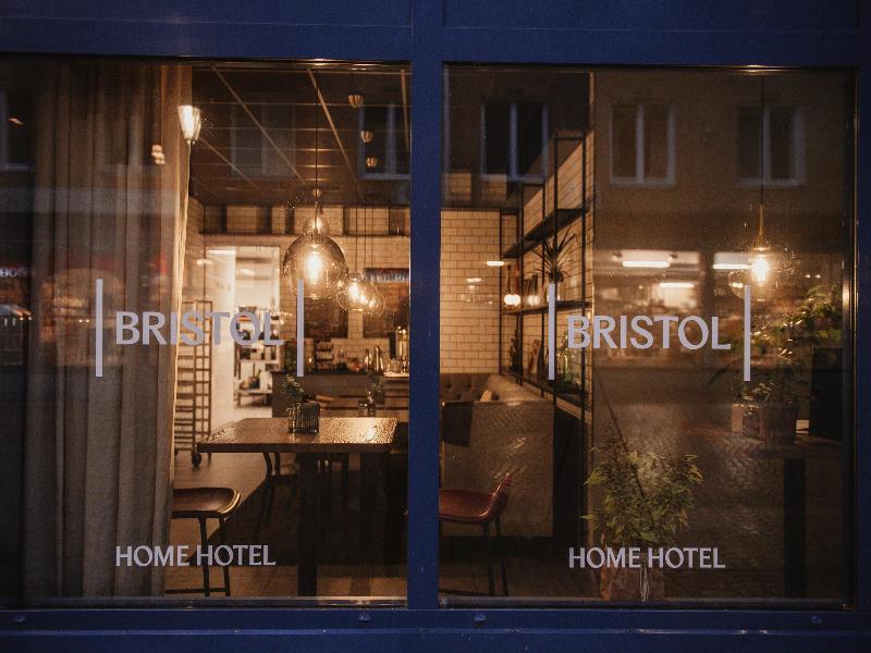 Home Hotel Bristol — exterior view