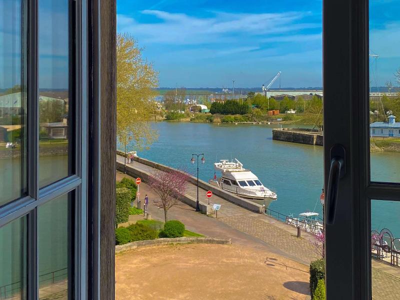 Best Western Le Cheval Blanc image