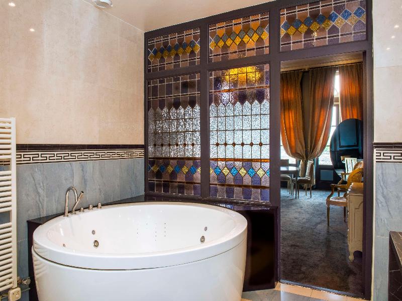 Best Western Le Cheval Blanc image