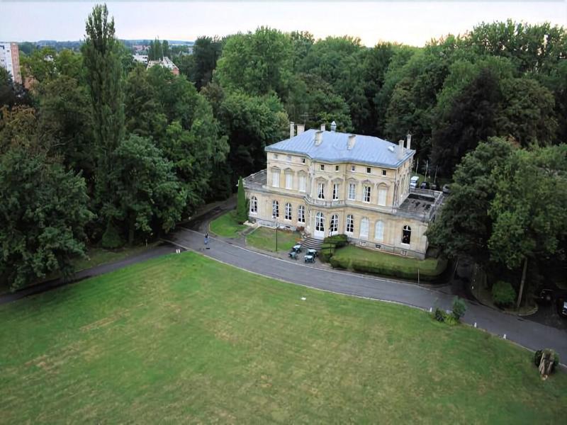 Chateau de la Motte Fenelon image