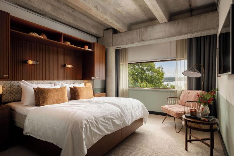 Ellery Beach House image