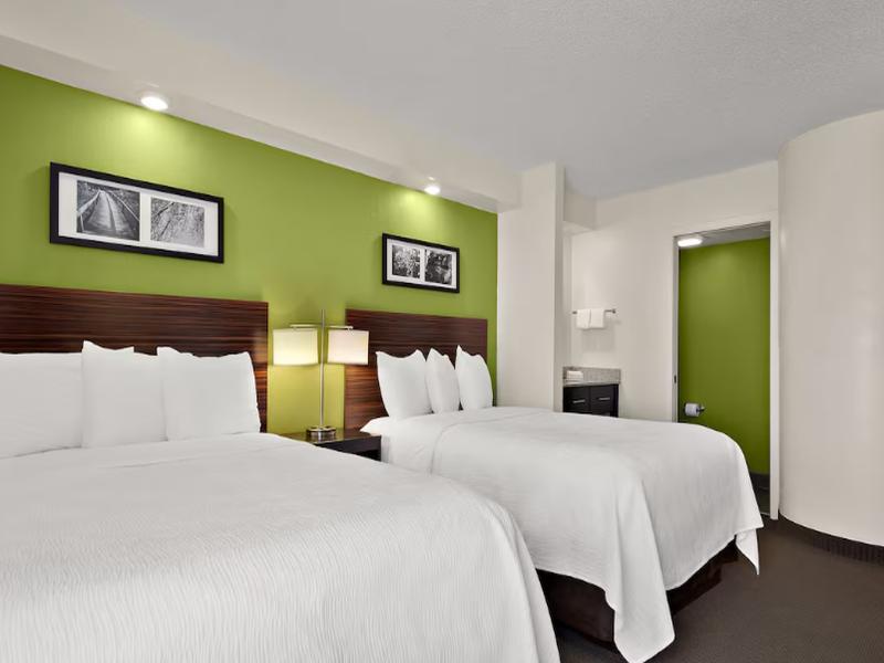 Spot X Hotel Tampa Wesley Chapel Red Collection image