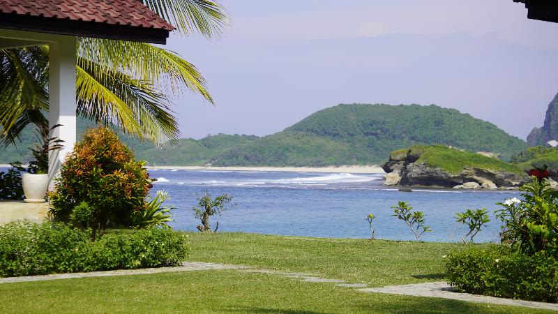 Balong Balong Surf Bungalows and Restaurant image