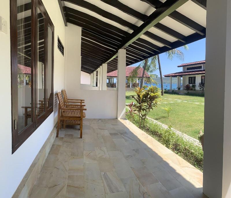 Balong Balong Surf Bungalows and Restaurant image