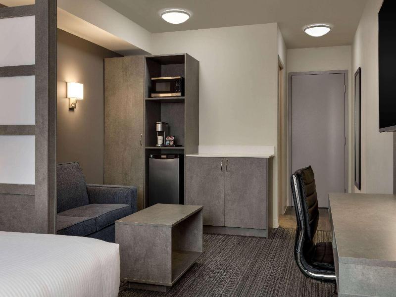 SUITE BUSINESS QUEEN BED