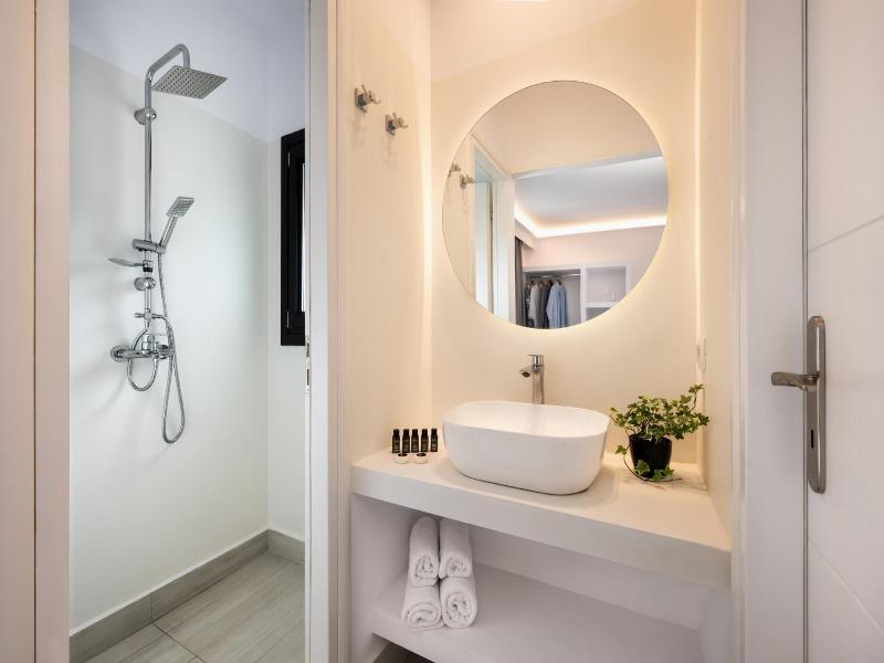 Palm Island Suites image