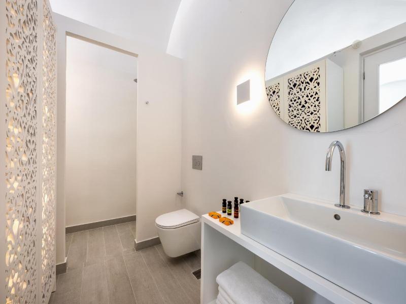 Palm Island Suites image