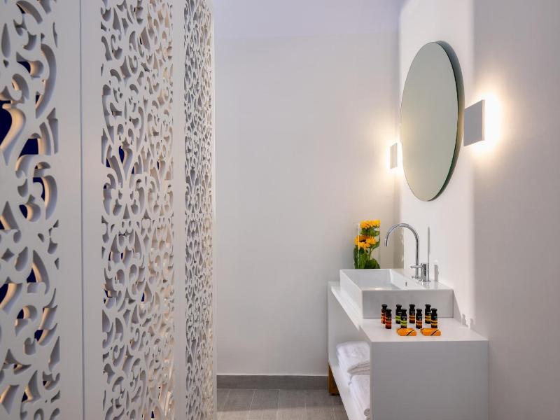 Palm Island Suites image