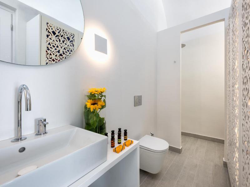 Palm Island Suites image