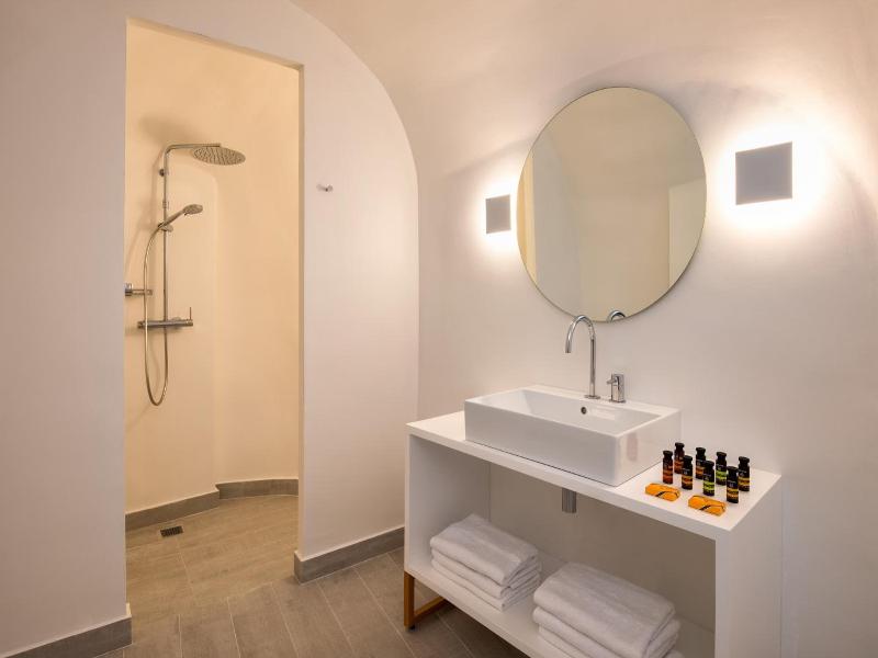 Palm Island Suites image