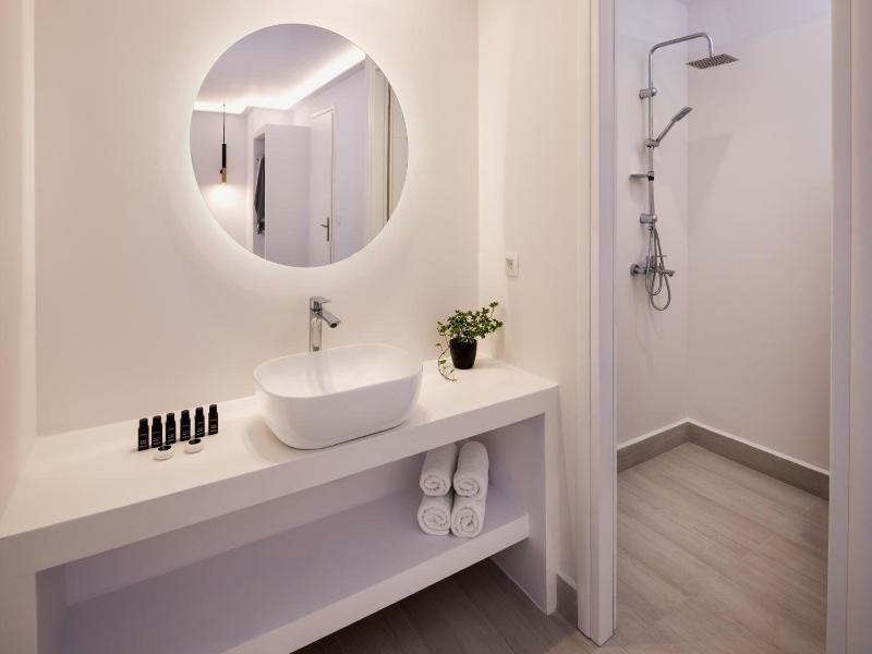 Palm Island Suites image